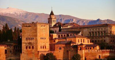 Ученые выяснили, почему знаменитый золотой испанский дворец Альгамбра становится фиолетовым - focus.ua - Украина - Испания - Дворец