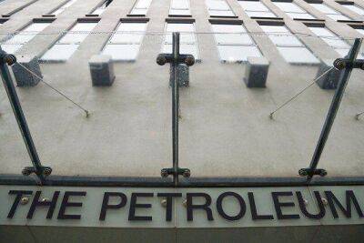 Цены на нефть колеблются на решении ОПЕК+ сократить добычу на два миллиона баррелей в сутки - smartmoney.one - Москва