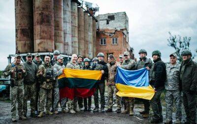 Головнокомандувач ЗС Литви відвідав звільнену частину Харківської області (фото) - rbc.ua - Литва - Україна - місто Харків