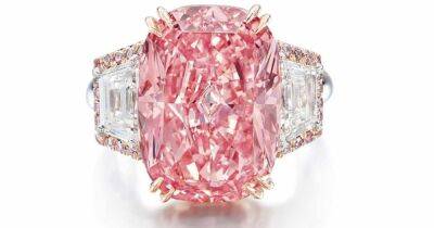 Елизавета II - Чрезвычайно редкий розовый бриллиант ушел с молотка за рекордные 58 млн долларов (фото) - focus.ua - Украина - Англия - Гонконг - Гонконг - Канада