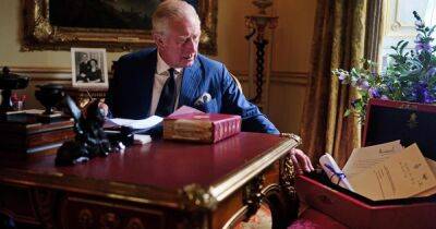 принц Уильям - Кейт Миддлтон - король Карл III (Iii) - Король Карл ищет человека, который будет отвечать на 200 писем в день - focus.ua - Украина