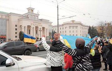 Sky News - Вячеслав Украин - Люди с флагами Украины радуются и плачут: первый репортаж иностранных журналистов из Херсона - charter97.org - Украина - Белоруссия - Херсон - Kherson