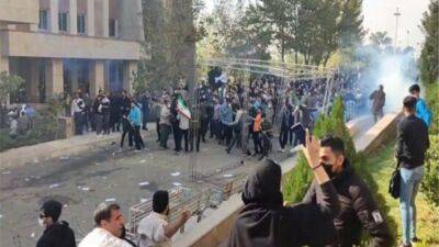 Амини Махсы - Участника протестов в Иране приговорили к смертной казни - svoboda.org - Иран - Тегеран