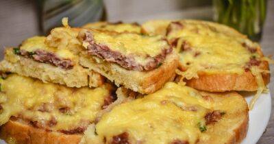 Бутерброды с фаршем на сковороде: быстрый и сытный завтрак - focus.ua - Украина
