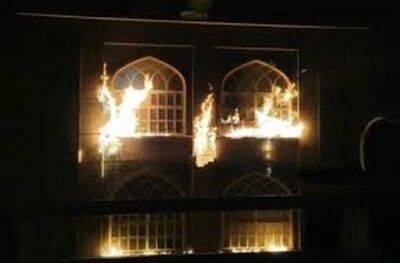 Али Хаменеи - Протестующие в Иране подожгли дом предков аятоллы Хомейни - unn.com.ua - США - Украина - Киев - Франция - Иран