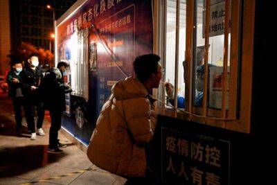 В Пекине призывают граждан оставаться дома на выходные из-за роста случаев COVID-19 - unn.com.ua - Китай - Украина - Киев - Пекин - Шанхай - Чунцин - Гуанчжоу