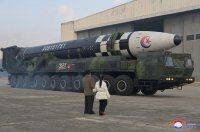 Кім Чен Ин - Кім Чен Ин зводив дочку на запуск міжконтинентальної ракети - vlasti.net - КНДР - Reuters