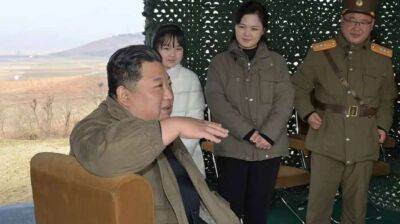 Кім Чен Ин - Лідер Північної Кореї вперше з'явився на публіці із дочкою (ФОТО) - lenta.ua - Украина - КНДР