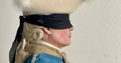 Джон Депп - Джонни Депп в образе короля Людовика XV: фото со съемочной площадки фильма "Фаворитка" - focus.ua - Украина - Франция