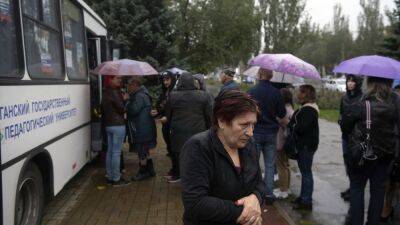 На Луганщині окупанти насильно переселяють місцевих жителів, - Генштаб - vchaspik.ua - Украина - місто Луганськ