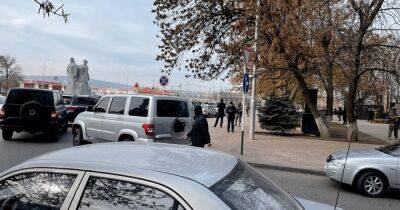 Владимир Путин - Рамзан Кадыров - Мужчина в Чечне зарезал полицейского во время намаза, нападавшего застрелили (видео) - focus.ua - Россия - Украина - Луганская обл. - респ. Чечня - Грозный - Донецкая обл. - Нападение