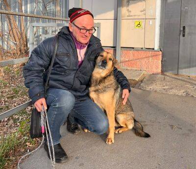 В Твери зоозащитники помогли начать новую жизнь псу Малышу и его хозяину, оставшимся без крыши над головой - afanasy.biz - Тверь