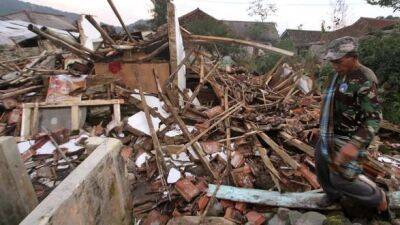 Число погибших в результате землетрясения в Индонезии выросло до 162 человек, большинство из них дети - unn.com.ua - США - Украина - Киев - Индонезия - Джакарта