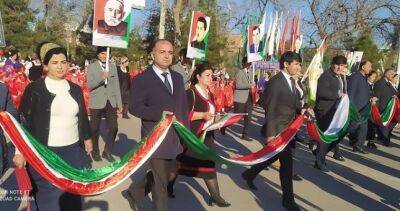 В праздничном шествии ко Дню Государственного флага в Бохтаре приняли участие более 10 тысяч человек - dialog.tj - Таджикистан - Хатлонской обл.