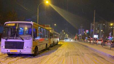 В Екатеринбурге троллейбус въехал в автобус, пострадала юная пассажирка - usedcars.ru - Екатеринбург