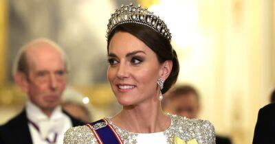 Елизавета II - принцесса Диана - Кейт Миддлтон - Эксперт рассказала, почему Кейт Миддлтон на государственный прием надела белое платье - focus.ua - Украина - Англия - Юар
