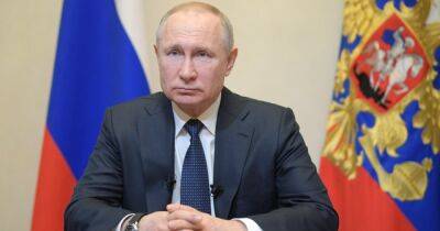 Владимир Путин - Фидель Кастро - Лицо Путина было одутловатым, а рука посинела, когда он ухватился за стул, — СМИ (фото) - focus.ua - Москва - Россия - Украина - Куба
