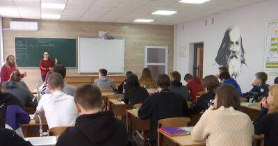 Тарас Мельничук - Кабмин предлагает отменить итоговую аттестацию школьников в Украине в 2023 году - focus.ua - Украина - Парламент