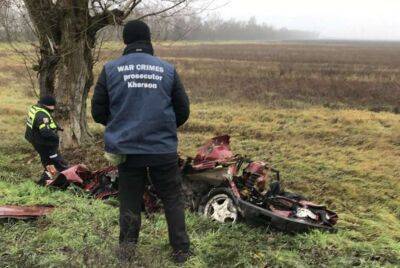 На Херсонщині окупанти розстріляли авто з цивільними та переїхали танком - lenta.ua - Украина - ДНР - Росія