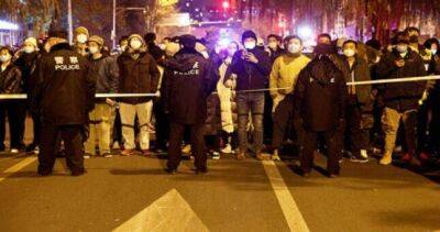 Си Цзиньпин - Полиция в Китае приступила к задержаниям прохожих из-за продолжающихся протестов - koronavirus.center - Китай - район Синьцзян-Уйгурский - Шанхай