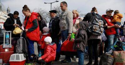 Не сидят сложа руки: в Польше посчитали доходы от украинских беженцев - focus.ua - Украина - Польша - Варшава