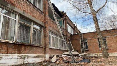 РФ обстріляла лікарню на Сумщині, загинув підліток - lenta.ua - Украина - Росія