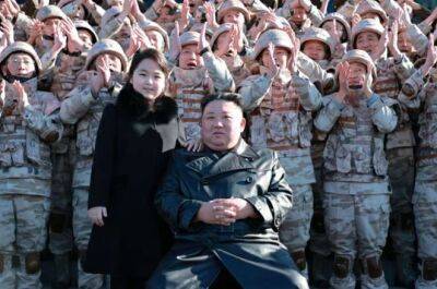 Ким Ченын - Ким Ирсен - Ким Ченир - Красная монархия. Как власти Северной Кореи превратились в аристократов при голодающем населении - udf.by - Китай - США - КНДР - Корея
