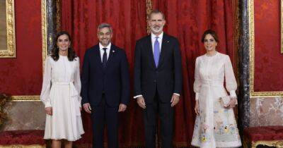 король Филипп VI (Vi) - Carolina Herrera - королева Летиция - Летиция Королева - Королева Летиция встретилась с президентом и первой леди Парагвая - focus.ua - Украина - Испания - Мадрид - Парагвай