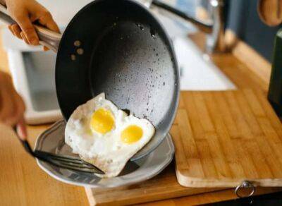 Чим одна подряпина на сковороді з антипригарним покриттям може зашкодити здоров'ю, розповіли вчені - lenta.ua - Украина