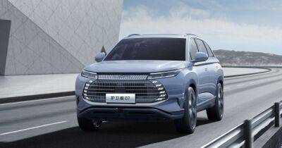 Расход менее 5 л на 100 км и 4,7 с до сотни: BYD показал новый семейный кроссовер (фото) - focus.ua - Китай - Украина - Santa Fe