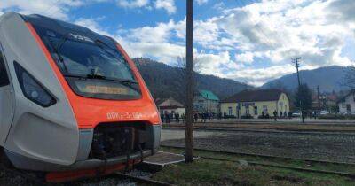 Из Карпат в Румынию прошел первый пассажирский поезд по восстановленной железной дороге - dsnews.ua - Украина - Румыния - г. Бухарест