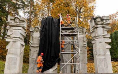 Ремигиюс Шимашюс - В Вильнюсе начали демонтаж скульптур советских воинов - korrespondent.net - Украина - Литва - Вильнюс - Рига