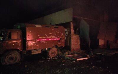 Росіяни обстріляли обʼєкт критичної інфраструктури у Херсоні, знищені автомобілі (фото) - rbc.ua - Україна - місто Херсон
