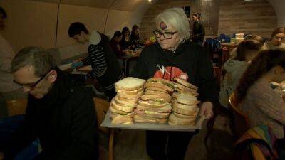 В Будапеште накормили нуждающихся - ru.euronews.com - Будапешт - Голландия - Budapest