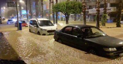 Затопило дома и рухнули мосты: в турецкой Анталье проливные дожди вызвали наводнение (видео) - focus.ua - Украина - Турция - Анталья
