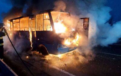 На трасі Київ-Чоп рейсовий автобус згорів вщент: що відомо про пасажирів - rbc.ua - Україна - місто Київ