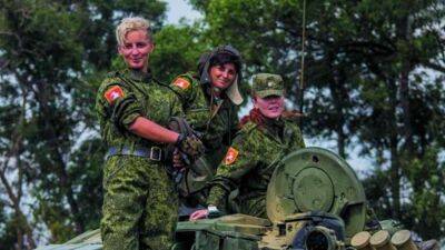 На Донбасі окупанти відправляють жінок на війну - lenta.ua - Украина - Росія - місто Донецьк