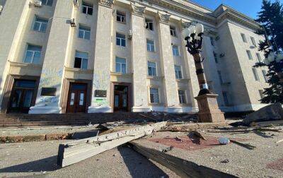 Пошкоджено два поверхи. РФ сьогодні обстріляла будівлю ОВА у Херсоні - rbc.ua - Україна - Росія - місто Херсон