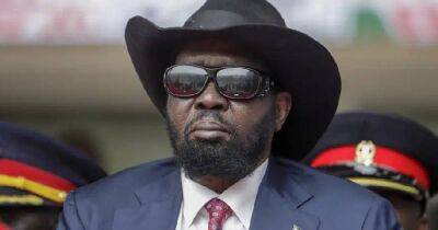 Экстремальный патриотизм: президент Южного Судана помочился в штаны, слушая гимн страны (ВИДЕО) - dsnews.ua - Украина - Южный Судан