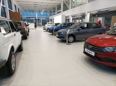 Lada Granta - За последнюю неделю россияне купили почти 12 тысяч новых легковых автомобилей - autostat.ru - Россия