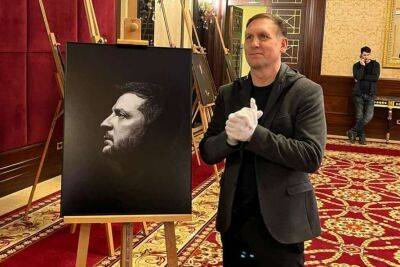 Фотопортрет Зеленського продали на аукціоні за 6 млн гривень - lenta.ua - Украина - New York