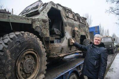 Петро Порошенко - Порошенко відправив на ремонт броньовик Shield, який врятував життя восьми десантників - bin.ua - Украина