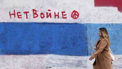 "НЕТ В***Е": суд в Тюмени признал жительницу города виновной в дискредитации армии РФ - ru.euronews.com - Россия - Тюмень - Тюменская обл.