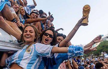 После победы на ЧМ сборную Аргентины в Буэнос-Айресе встречали четыре миллиона человек - charter97.org - Белоруссия - Франция - Аргентина - Буэнос-Айрес - Катар