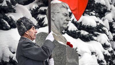 Иосиф Сталин - Владимир Кашин - Коммунисты отметили день рождения Сталина - ru.euronews.com - Россия