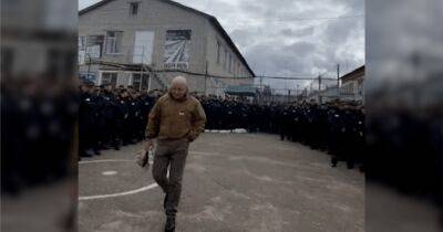 Владимир Путин - Алексей Навальный - Евгений Пригожин - "Сам отмотал 10 лет": Пригожин приехал в колонию вербовать заключенных в ЧВК "Вагнер" - focus.ua - Россия - Сирия - Украина