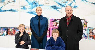 князь Альбер - Княгиня и князь Монако показали рождественскую открытку с семейным фото - focus.ua - Украина - Швейцария - Монако - Княжество Монако - Юар