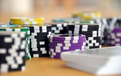 Американка поставила в покере пять долларов и выиграла 1,6 млн - korrespondent.net - США - Украина