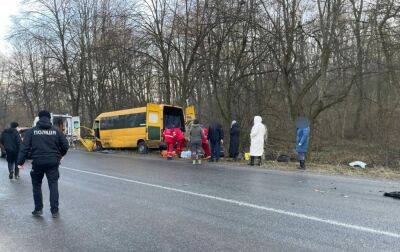 У Вінницькій області автомобіль зіткнувся з автобусом: жінка та дитина загинули - rbc.ua - Україна