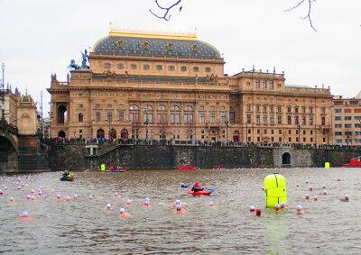 В Праге состоялся рождественский заплыв «моржей» - vinegret.cz - Австрия - США - Англия - Бельгия - Гонконг - Польша - Иран - Испания - Чехия - Словакия - Прага - Чсср